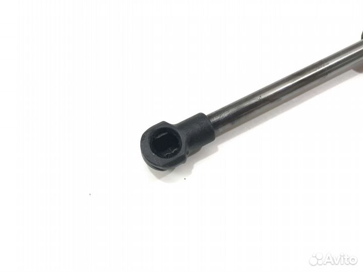 Амортизатор капота Volkswagen Touareg