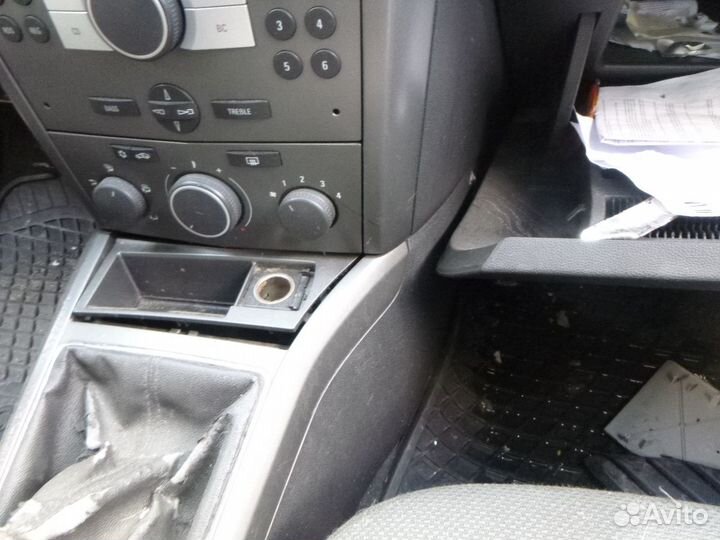 Радиатор интеркулера opel astra H 2005