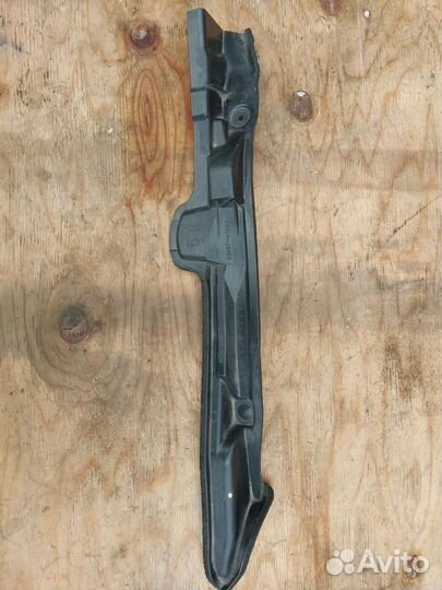 Пыльник крыла переднего правого Toyota Prius 2