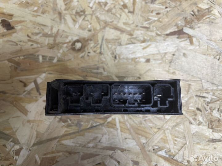 Блок реле Toyota Camry 50