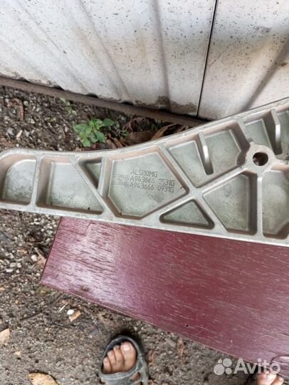 Основание ступени передней левой