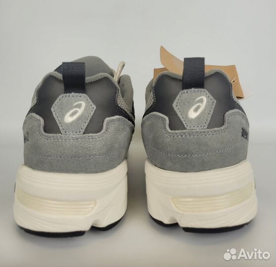 Кроссовки asics