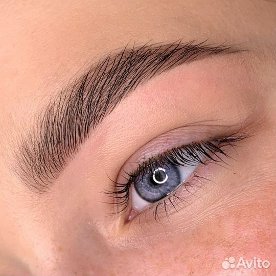 Модель на брови и ламинирование