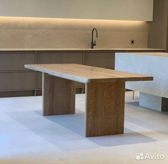 Стол обеденный