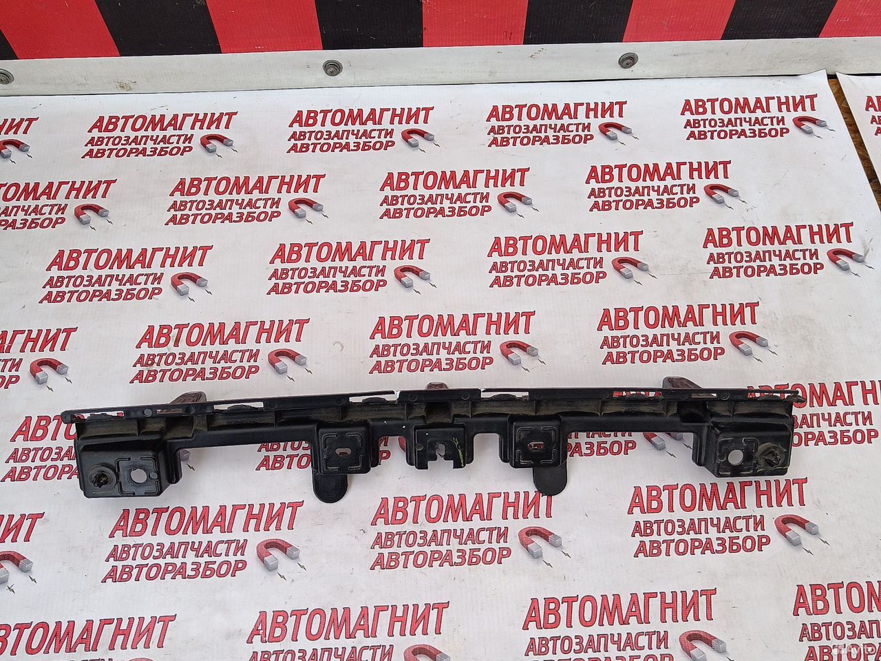 Кронштейн крепления заднего бампера Форд Мустанг 6