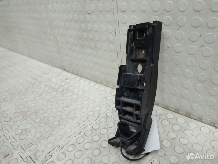 Кронштейн решетки радиатора Kia Sorento 4 MQ 2020