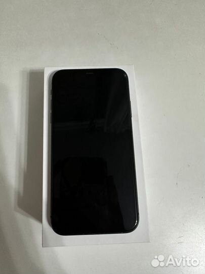 Телефон iPhone 11