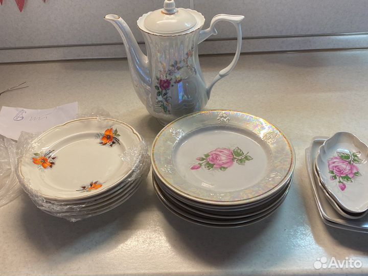 Тарелки, чайник, кофейник