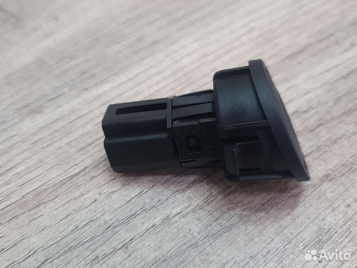 Кнопка открывания багажника ford fiesta mk5 fusion