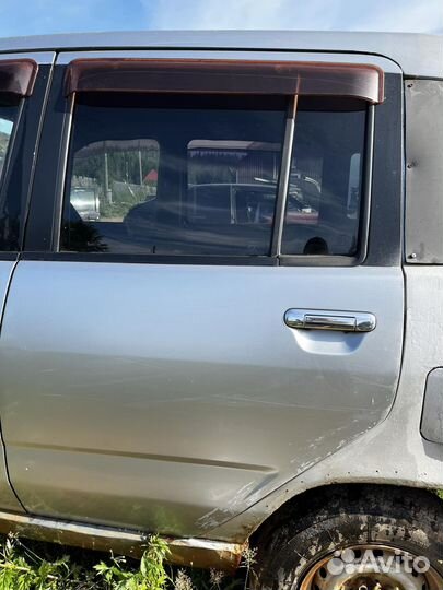 Дверь передняя/задняя правая/левая Nissan Cube Z10