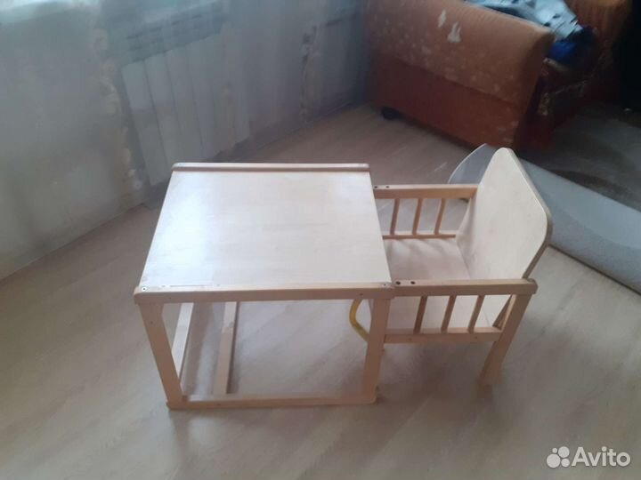 Столик для кормления и стул. 2 в 1