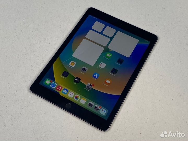 Планшет Apple iPad Pro 9.7