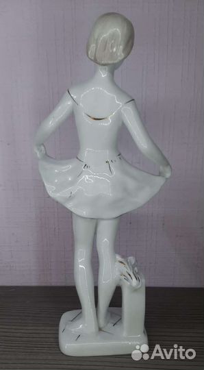 Юная балерина фарфоровая статуэтка лфз