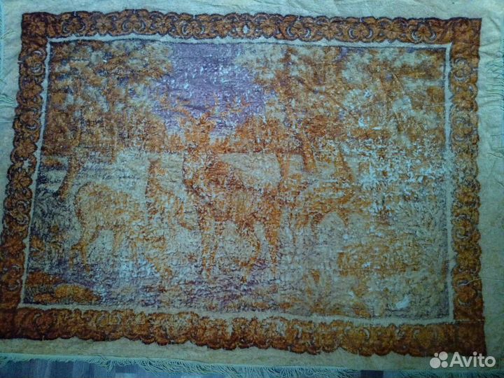 Плюшевый настенный ковер