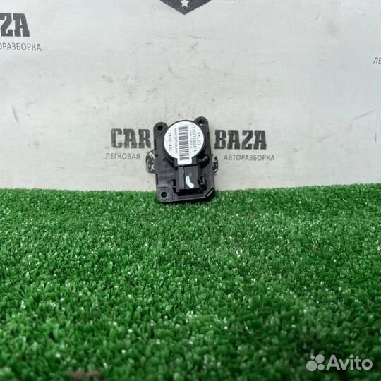 Моторчик привода заслонок отопителя (печки)