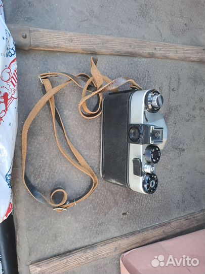 Плёночный фотоаппарат Зенит