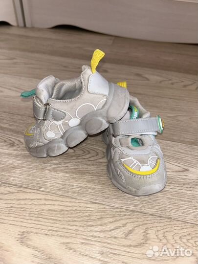 Сандалии на девочку