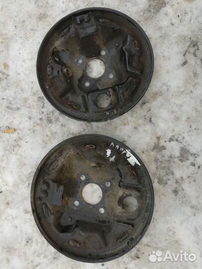 Щит заднего тормоза Лада Ларгус