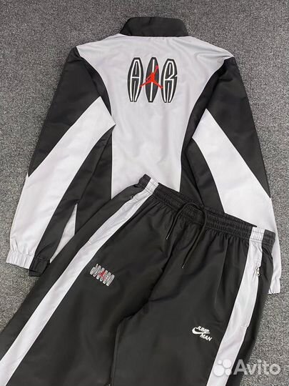 Спортивный костюм