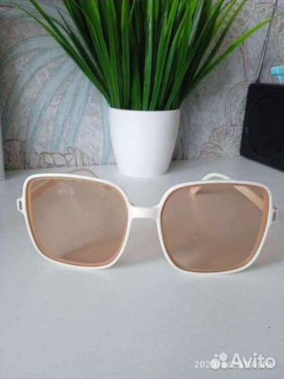 Солнцезащитные очки