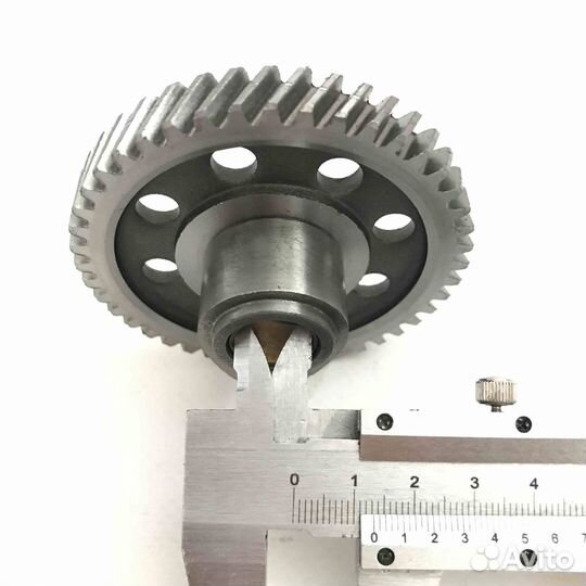 Распредвал в комплекте с шестернями (кулачковой и