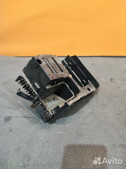 Блок предохранителей Volkswagen Tiguan 5N1 2.0 TDI