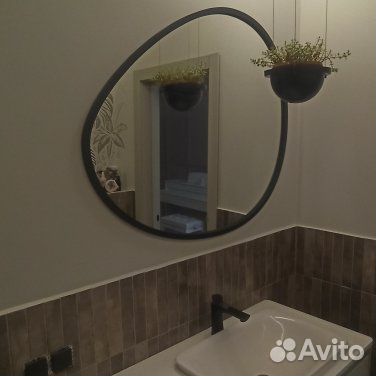 Зеркало настенное в деревянной раме