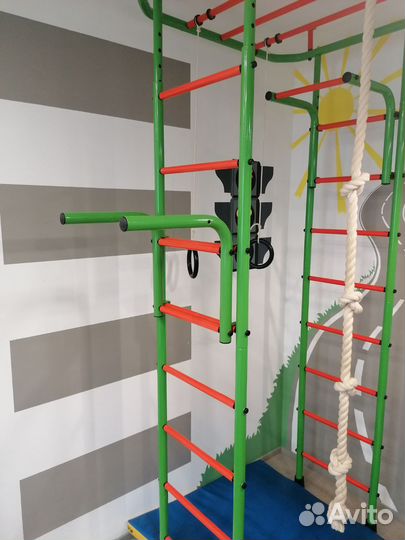 Шведская стенка с турником и брусьями