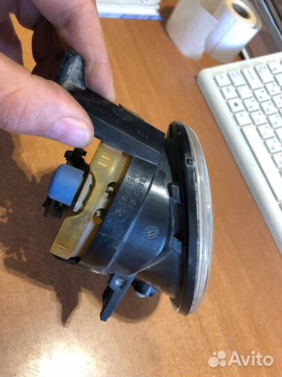 Фара противотуманная левая Фольксваген Туарег