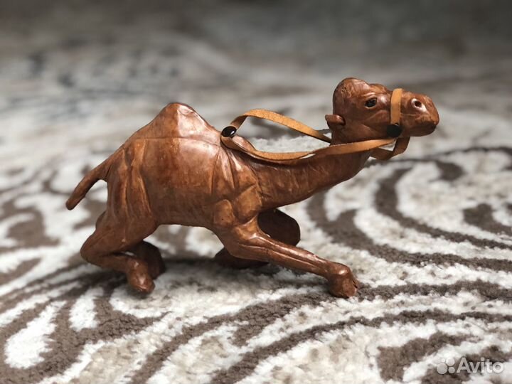Статуэтка из натуральной кожи