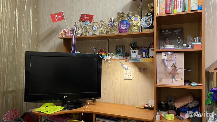 Стеллаж со столом