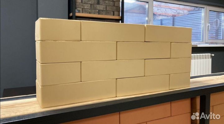 Кирпич лицевой светлый желтый