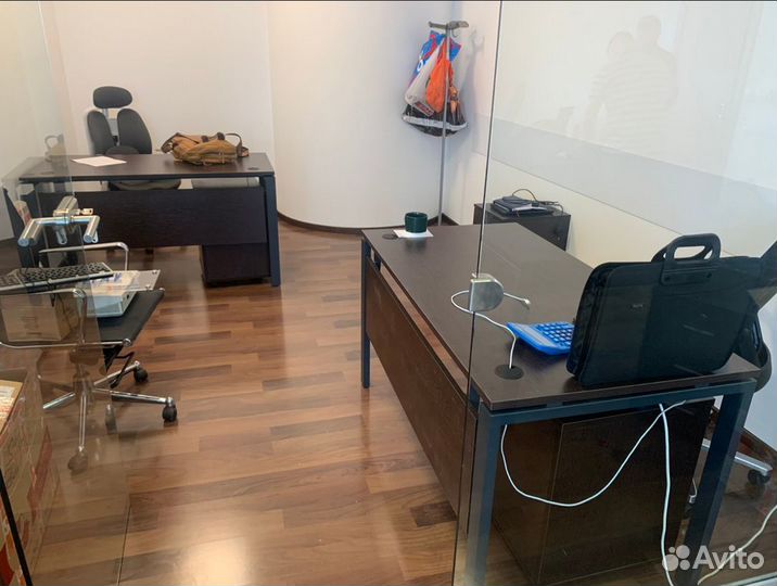 Офисная мебель новая: стол для персонала