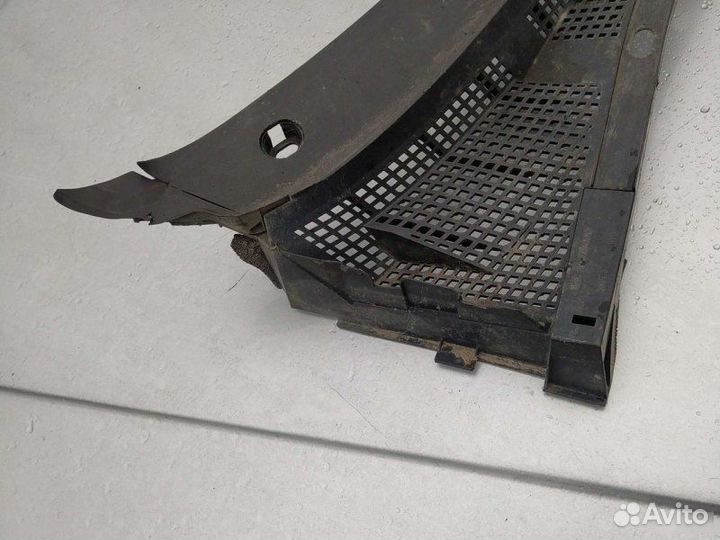 Накладка стеклоочистителя (жабо) передняя правая