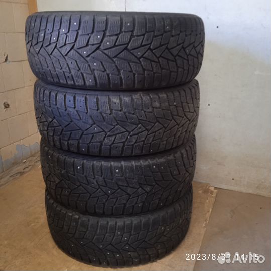 Dunlop SP Winter Ice02 215/55 R16 97T