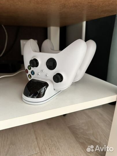 Xbox series s 2 геймпада + game pass