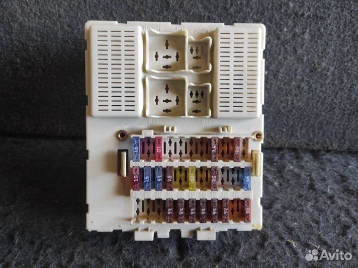 Блок предохранителей Ford Transit Connect TC7 1.8L