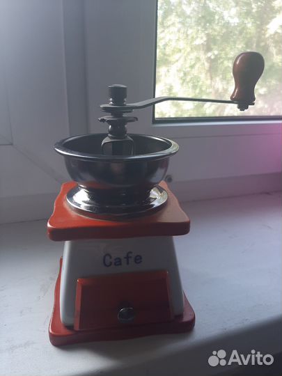 Кофемолка жерновая ручная