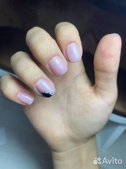 Модель на маникюр