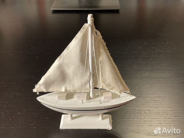 Деревянный кораблик