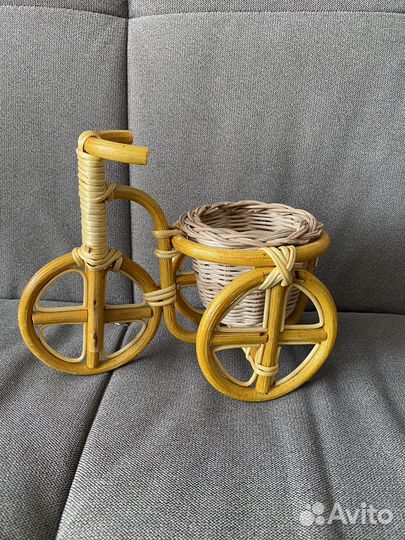 Кашпо-велосипед плетеный