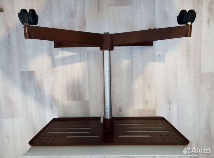 Столик для аппаратуры