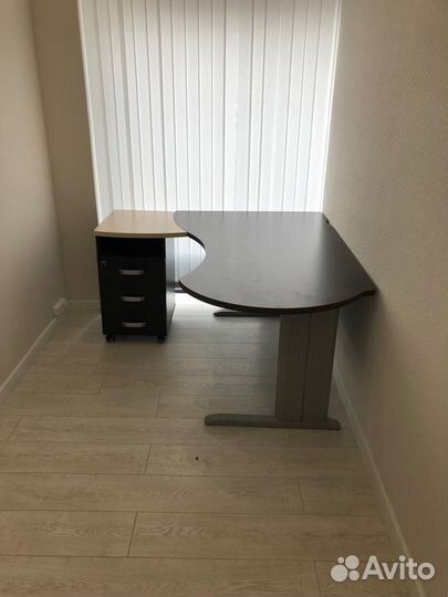 Рабочий стол (офисный, письменный)