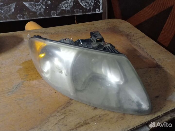 Фара правая Додж караван 4