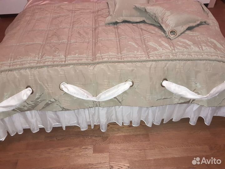 Продаю покрывало на двухспальную кровать