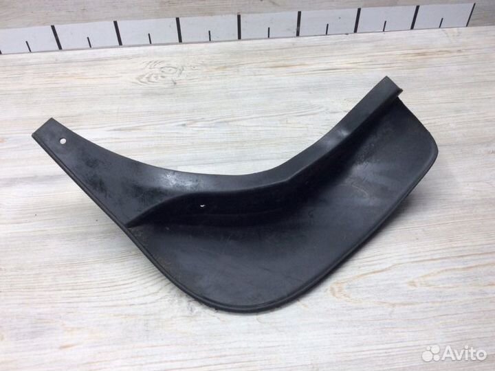 Брызговик задний правый Renault Duster 2012