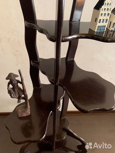 Продается полка для цветов и сувениров