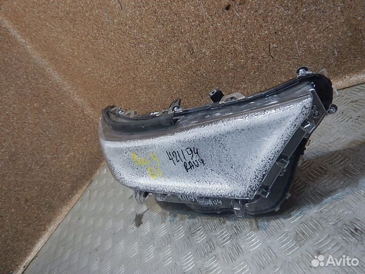 Фара правая Toyota RAV4