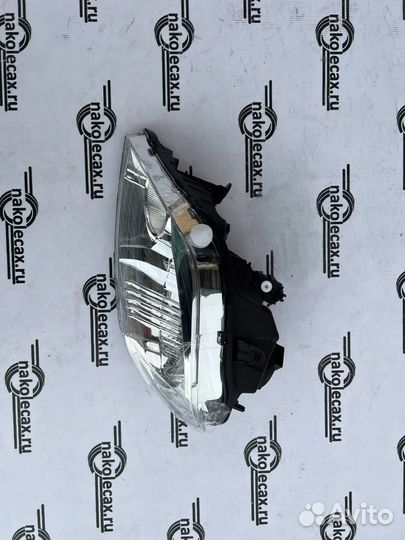 Фара права радиатора Renault Logan 1