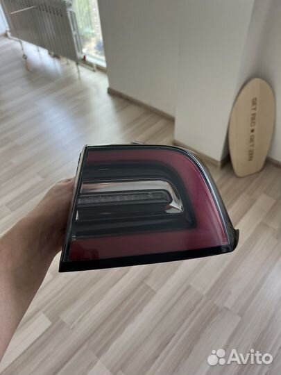 Фонарь задний правый Tesla Model 3